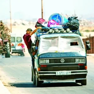 binlerce insan gazze sehrinden kaciyor X2T9ltzt