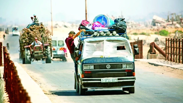 binlerce-insan-gazze-sehrinden-kaciyor-X2T9ltzt.webp
