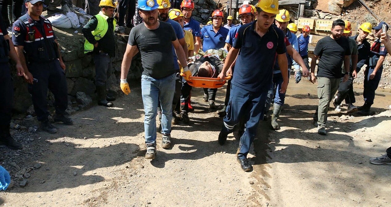 25 saat sonra gocukten kurtarilan madenciden aci haber T8CAbOj3