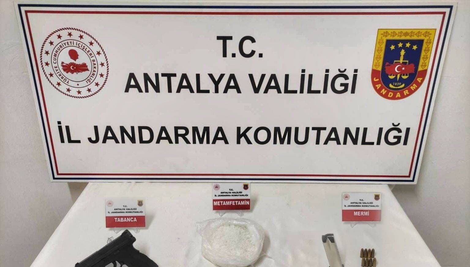 antalyada uyusturucu operasyonu 3NlKRaLW