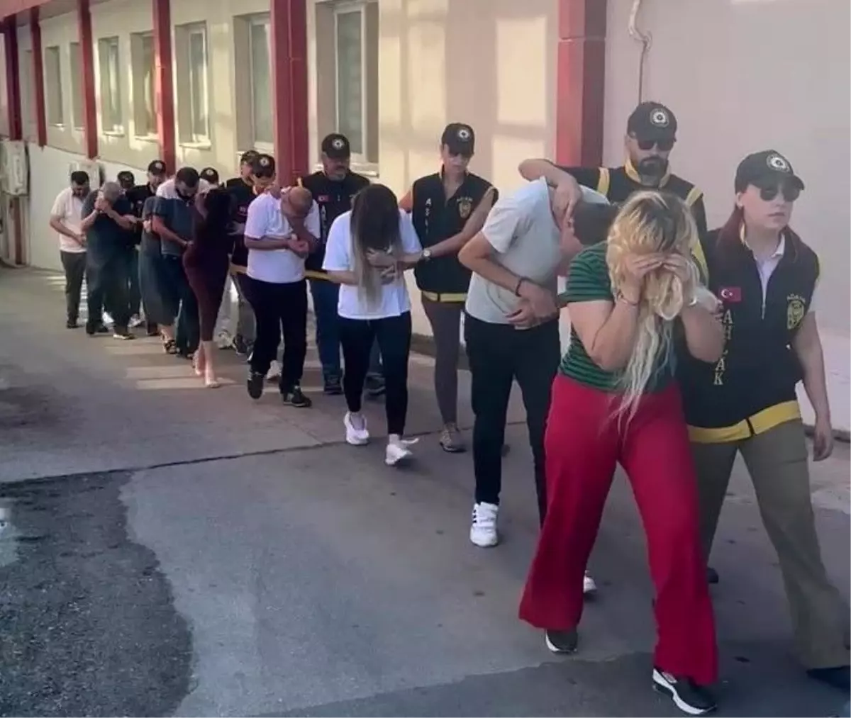 adanada fuhus sebekesine operasyon 14 tutuklama bAUO1sWN