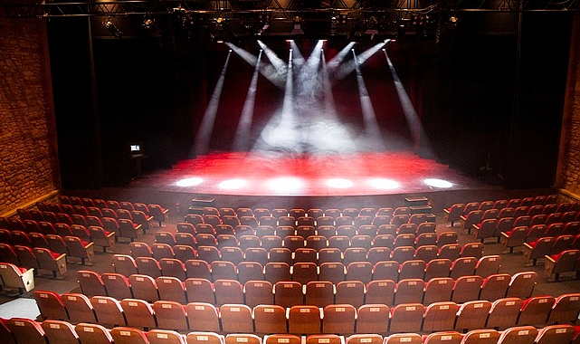 fisekhanede sahne isiklari ekimde de parliyor Kn5MmY48