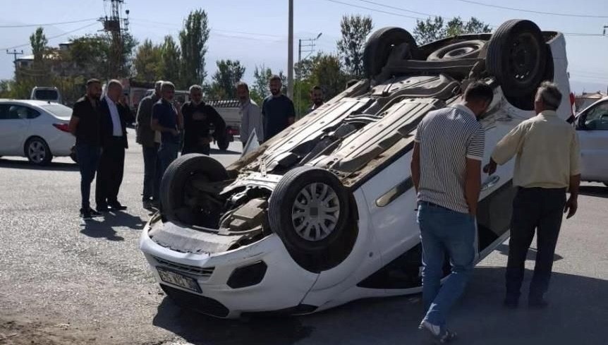 igdirda kaza araclardan biri ters dondu iki kisi yaralandi Z7IE96ra