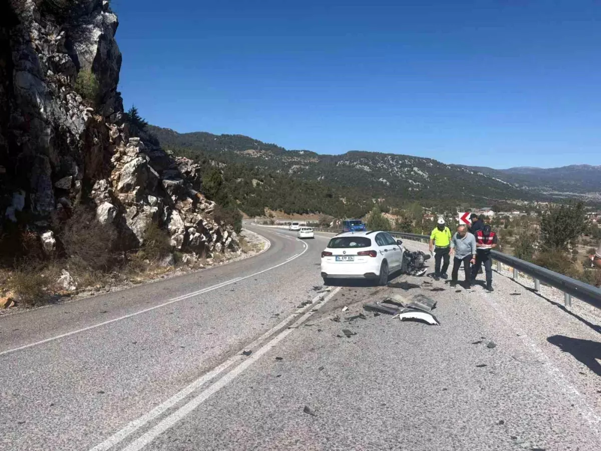 muglada otomobil motosiklet kazasi surucu hayatini kaybetti L9euI838.jpg