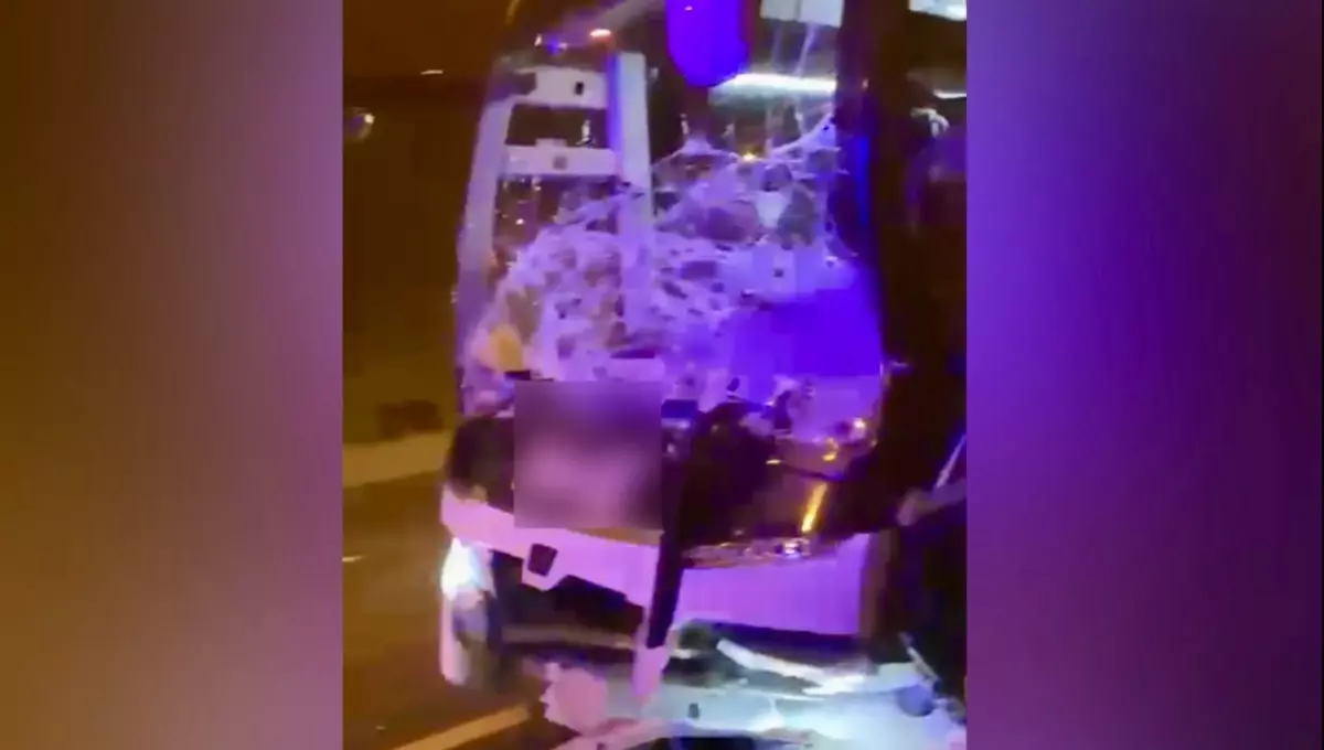 osmaniyede otobus tira carpti 8 yarali h34kTfVp