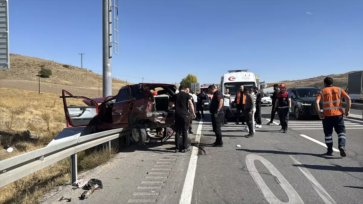 sivasta trafik kazasi 10 yarali P87U6MSj