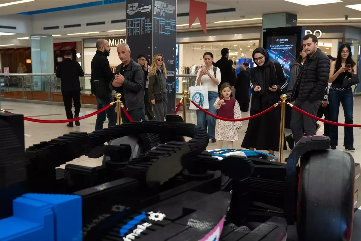 400 bin lego parcasiyla yapilan formula 1 araci ankarada sergileniyor xMOzEwGX.jpg