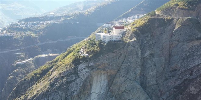 artvinde kaya kopmasi panige neden oldu iki lise tahliye edildi qaSw4Wkh.jpg