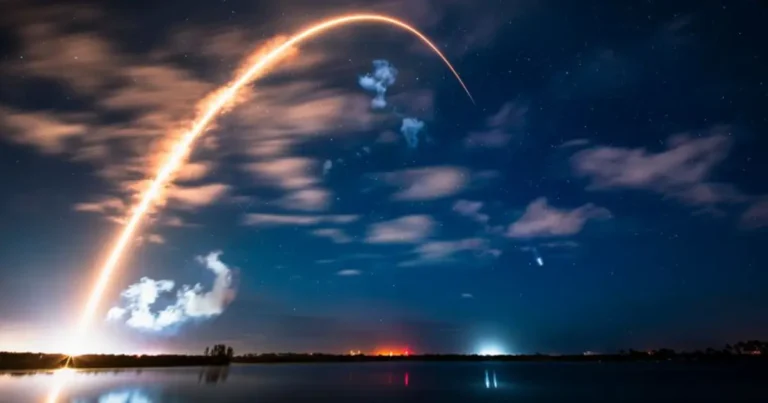 spacex-roketinin-atmosfere-biraktigi-lityum-bulutu-endise-yaratti-HWrGLbqS.webp